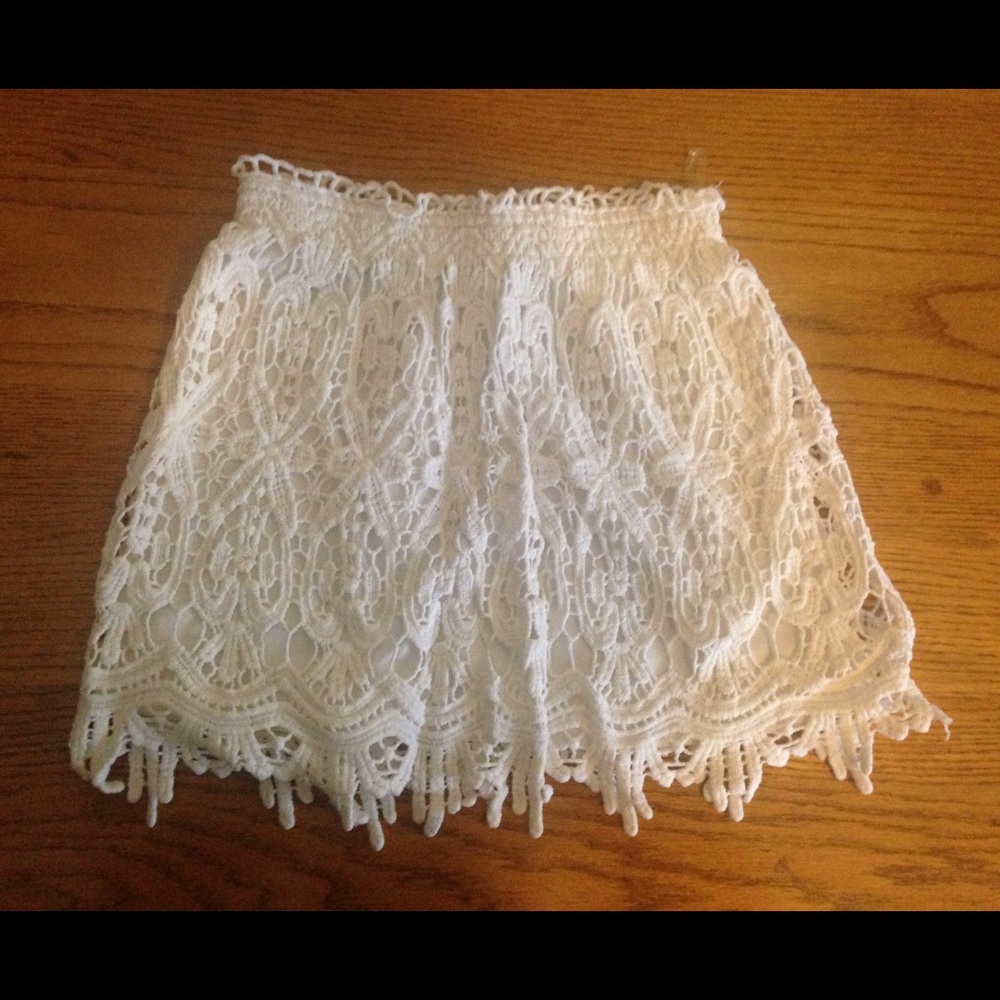 White cotton lace miniskirt